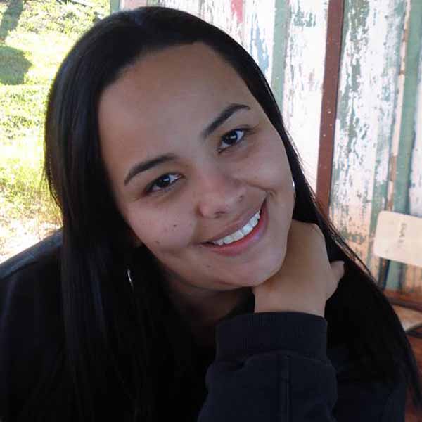 Josi Queiróz apaga mais um velinha