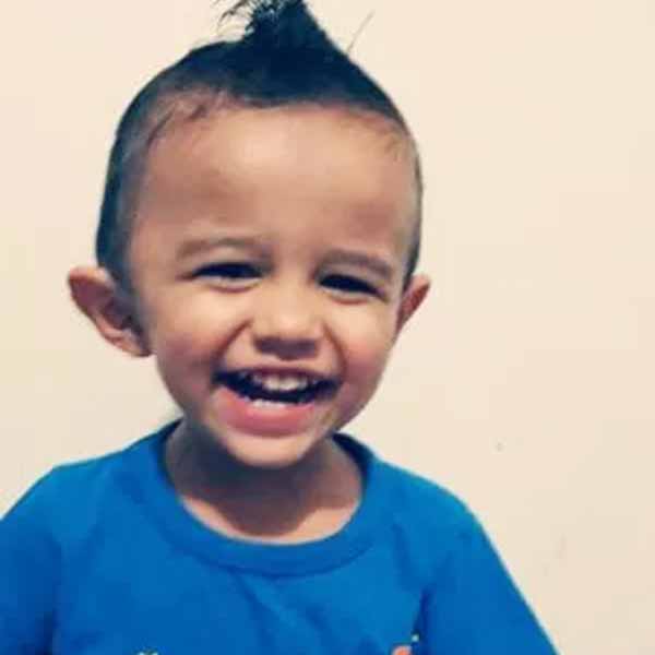 Bebê atropelado pelo pai após sair de cadeirinha recebe alta do hospital