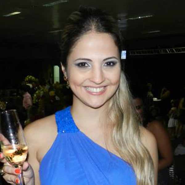 Karine Gonçalves recebe os parabéns
