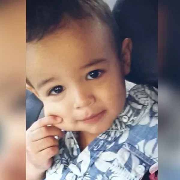 Bebê atropelado pelo pai após sair de cadeirinha apresenta melhora, diz mãe