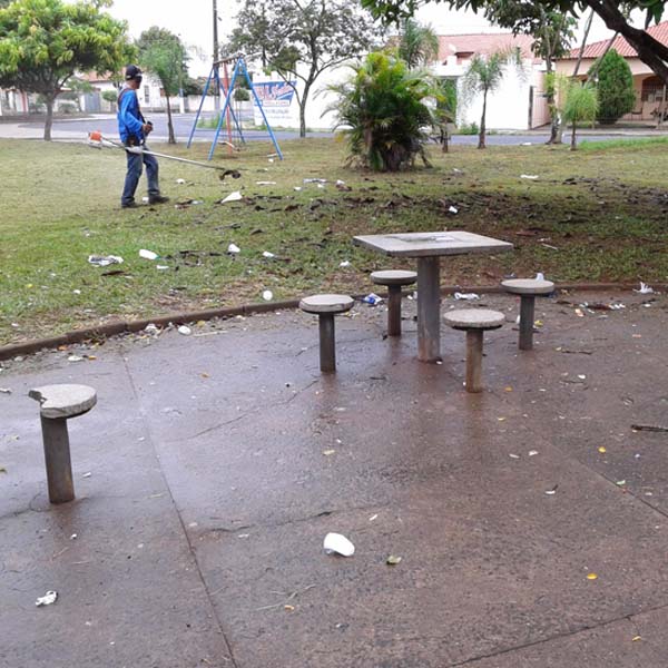 Descarte de lixo ainda é grande na Praça do Panambi em Paraguaçu