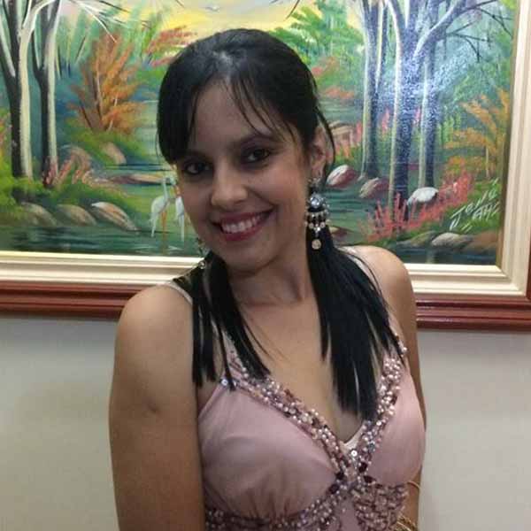 Thais Pádua apaga velinhas hoje