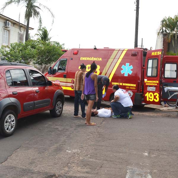 Motociclista é arremessado ao chão em colisão no centro de Paraguaçu