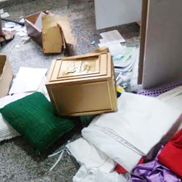 Igreja Santo Antonio é invadida, tem sacrário destruído e hóstias ficam espalhadas pelo chão