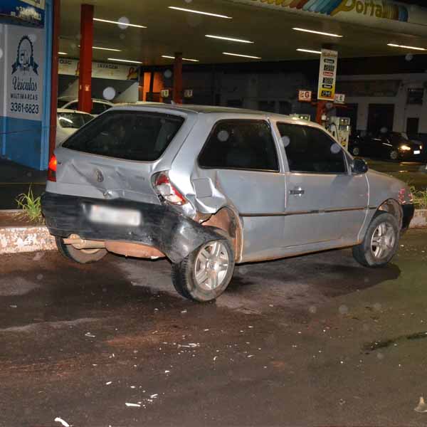 Motorista provoca engavetamento e foge sem prestar socorro às vítimas
