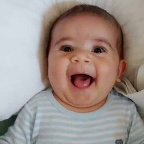 Bebê paraguaçuense que nasceu com má formação no reto precisa de ajuda
