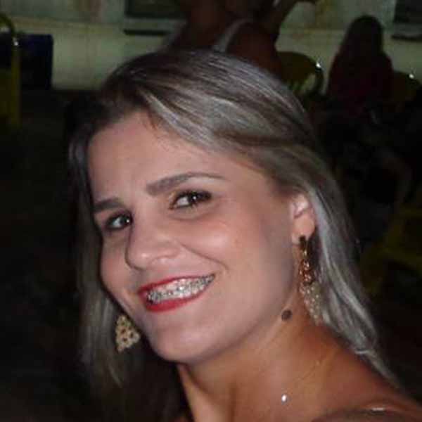 Amanda Mikely apaga velinhas