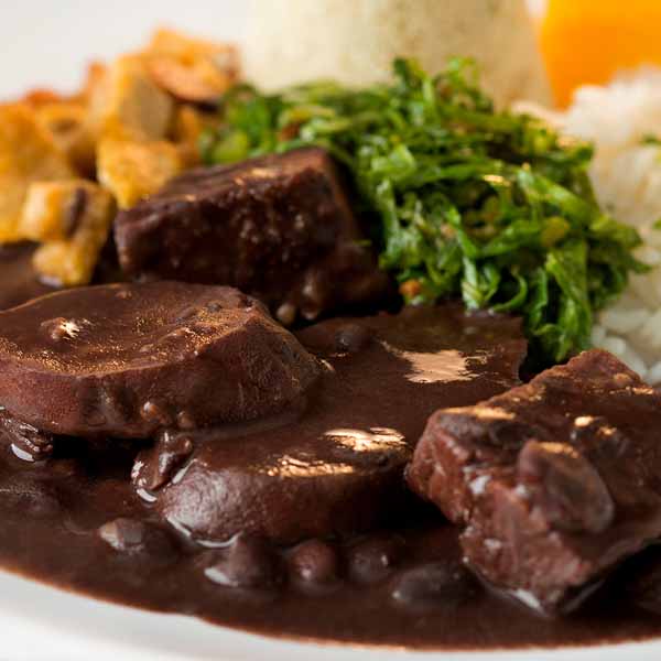 Que tal saborear uma deliciosa feijoada no Restaurante Brumado?