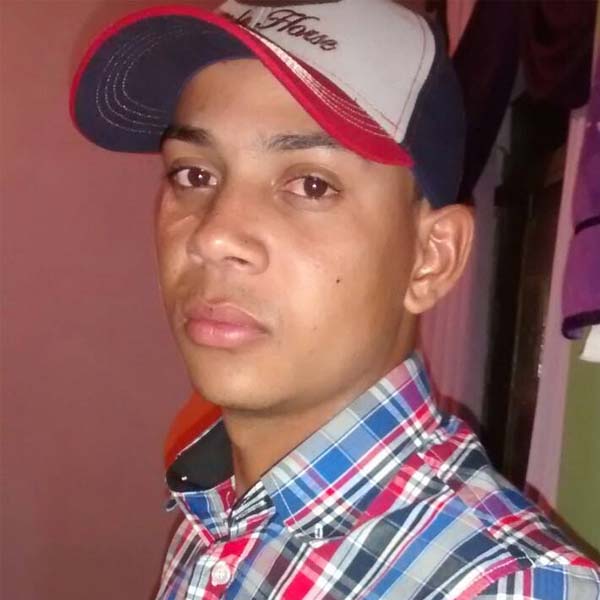 Paraguaçuense perde a vida ao colidir moto contra árvore