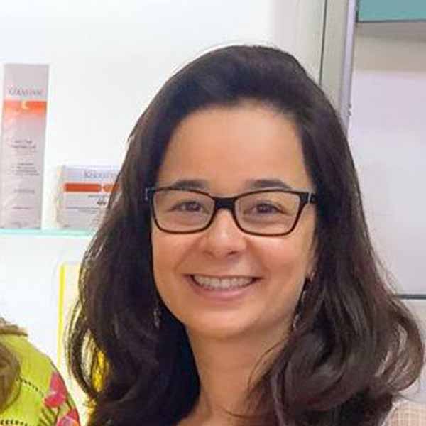 Aline Muruyama apaga velinhas