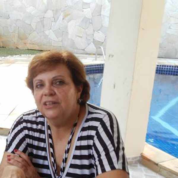 Maria do Carmo apaga velinhas neste sábado