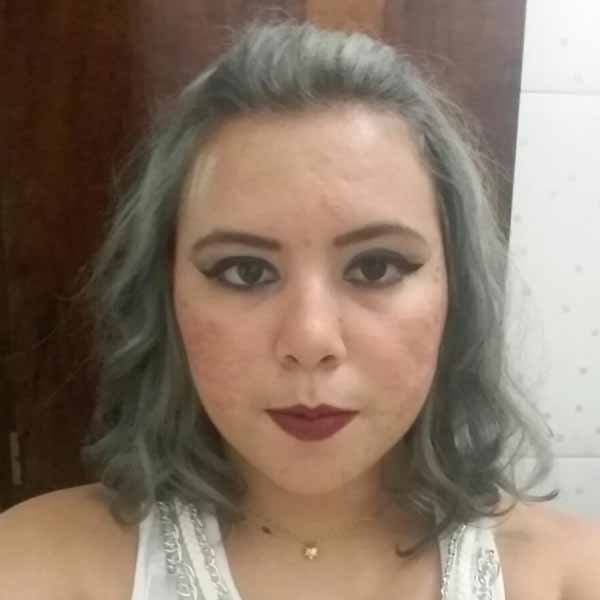 Mariane Nicole completa 18 anos