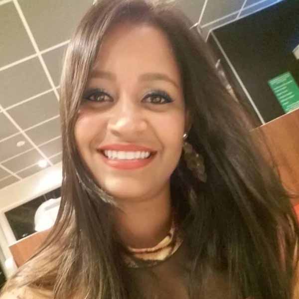 Fernanda Ribeiro apaga velinhas