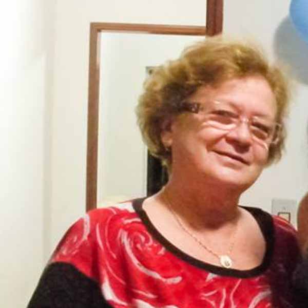 Maria Célia apaga velinhas hoje