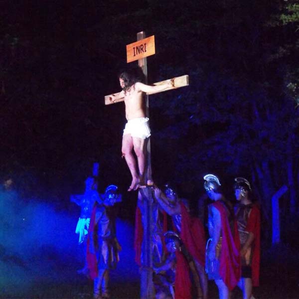 Paixão de Cristo é assistida por dezenas de pessoas em Paraguaçu Paulista
