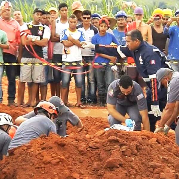 Operários morrem soterrados em obra de galeria de esgoto em Marília