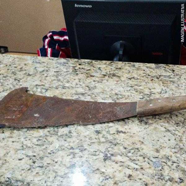 Adolescente é agredido com facão, após tentar atirar em jovem em Rancharia