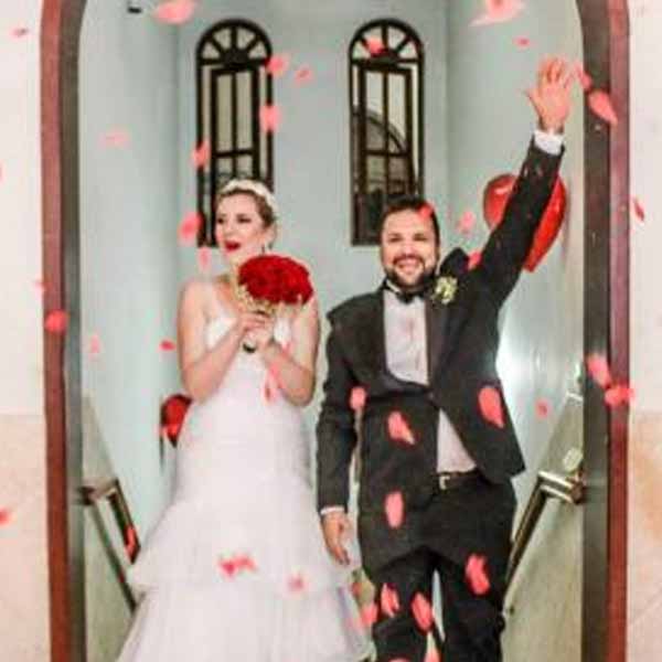 Mulher descobre na porta da igreja que é noiva e não madrinha de casamento