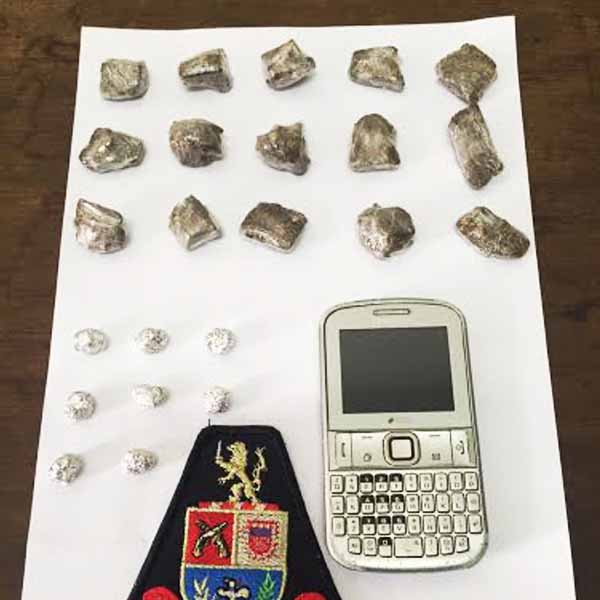 Menor é apreendido e confessa que havia acabado de chegar ao local para a venda de drogas