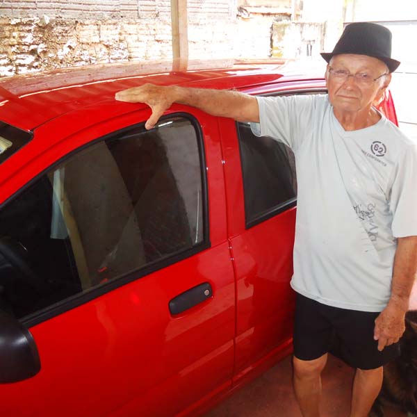 Paraguaçuense de 78 anos ganha carro 0 km em promoção da Parati Alimentos