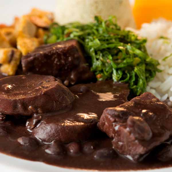 Que tal almoçar uma deliciosa feijoada hoje?