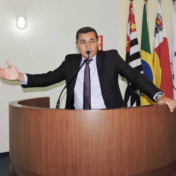 Vereador Serginho faz questionamento ao Prefeito sobre Plano de Carreira dos servidores municipais