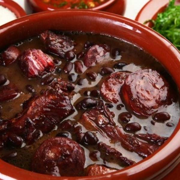 Quarta-feira é dia de feijoada no Brumado Restaurante & Churrascaria