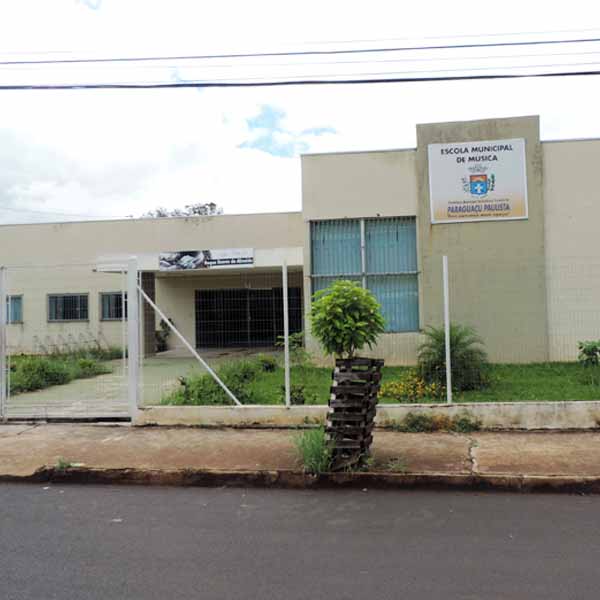 Escola de Música de Paraguaçu oferece vagas para aprendizado gratuito de violão