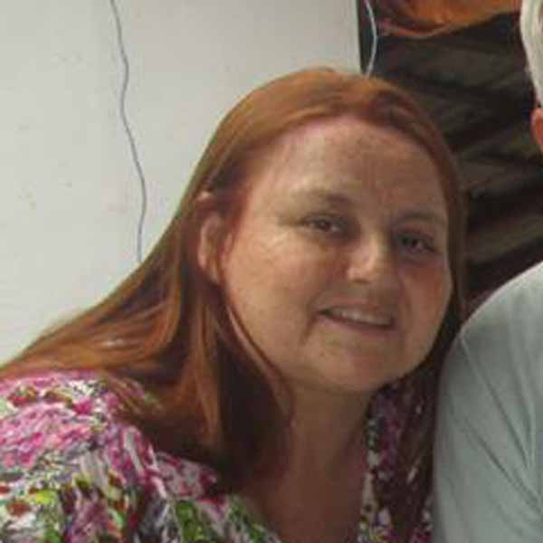 Adriana Terceiros apaga velinhas