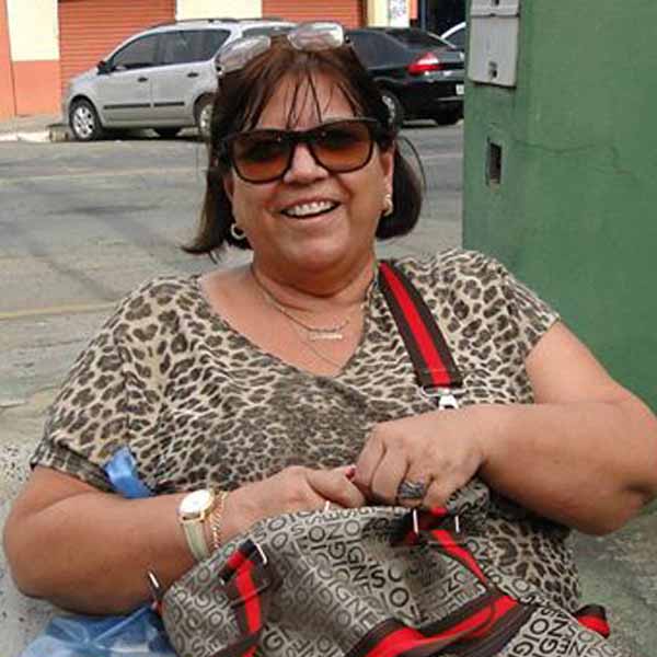 Olinda Pádua apaga velinhas