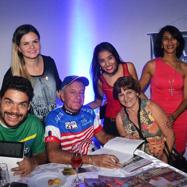 Márcio Milan realiza palestra durante noite de autógrafos no Rotary Club