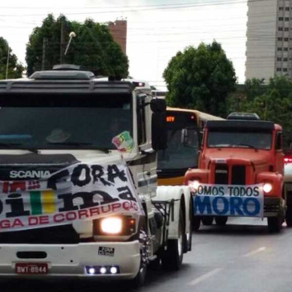 Carreata em Assis protesta contra o governo e a corrupção