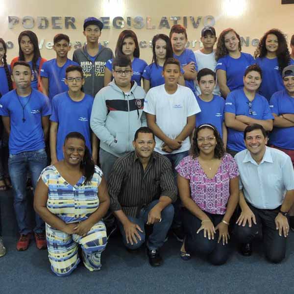 Câmara recebe alunos da escola CENE