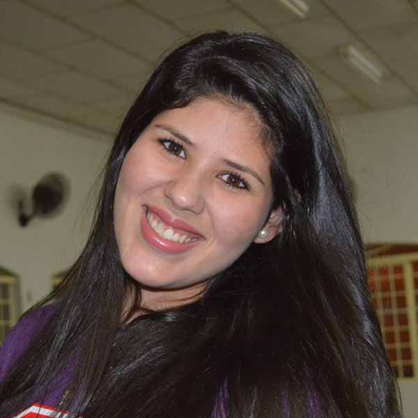 Suzani Karam festeja seu aniversário