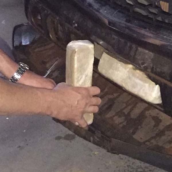Polícia apreende cocaína escondida em lataria de caminhonete em Marília