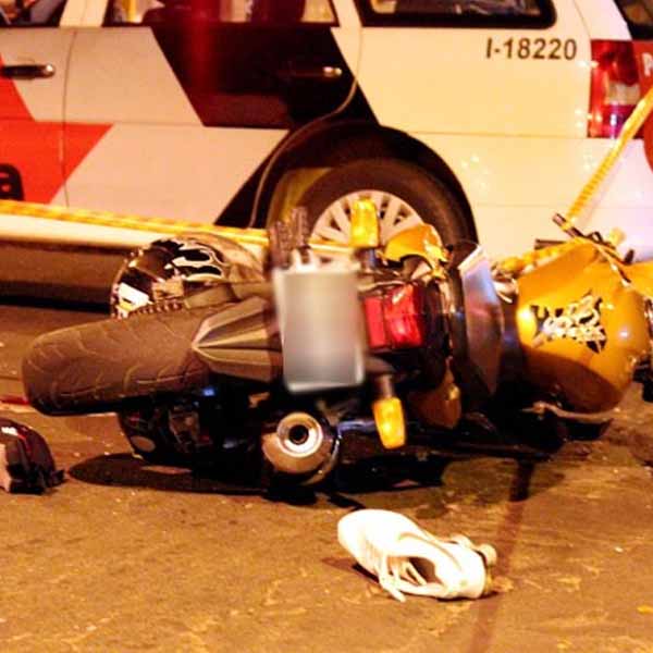 Rapaz de 23 anos morre em batida entre carro e moto em Rancharia
