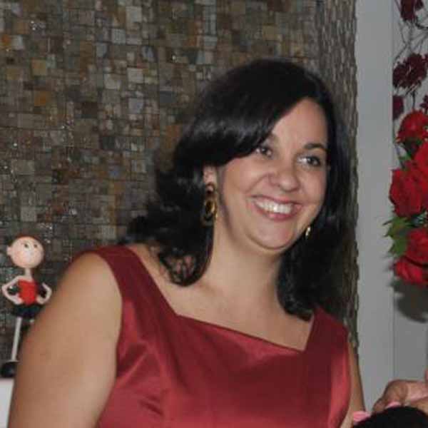 Fernanda Maldonado apaga velinhas