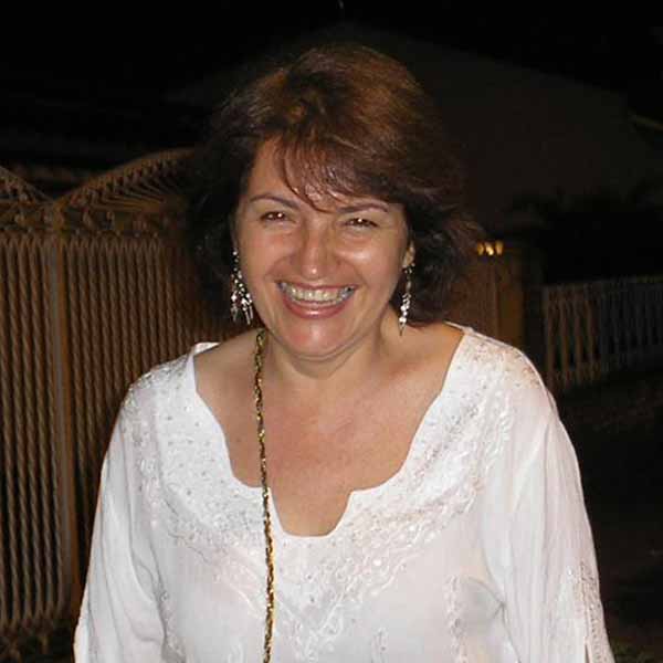 Fátima Navarro apaga velinhas nesta quarta-feira
