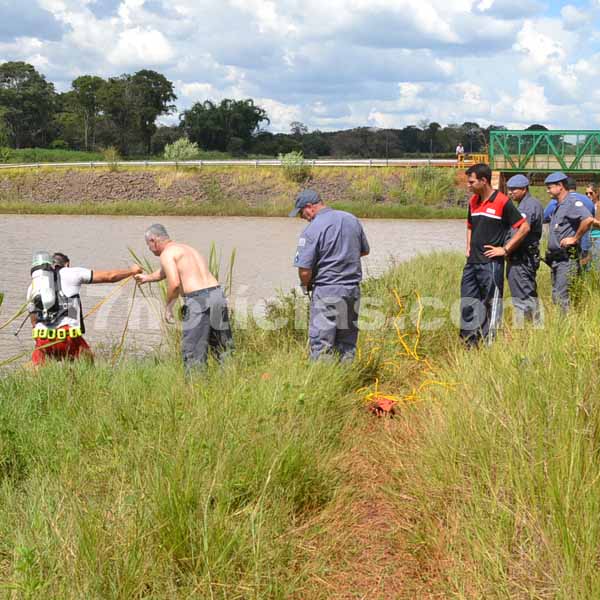 Taxista encontra corpo de passageiro boiando no balneário de Paraguaçu