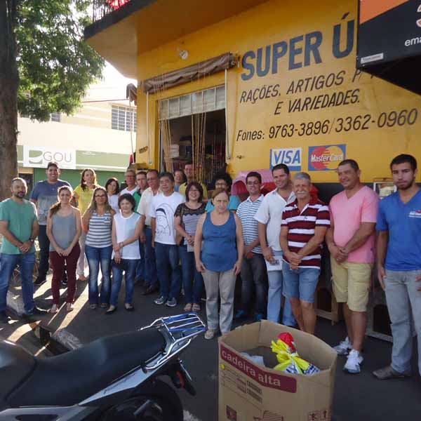 Loja Super Útil recebe o terço empresarial