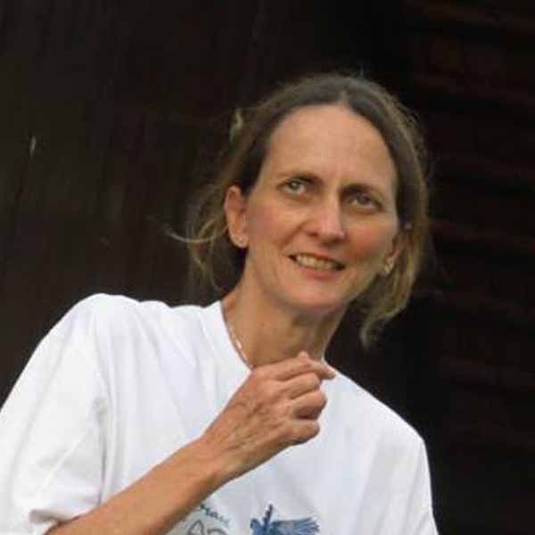 Renata Keller apaga mais uma velinha