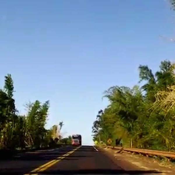 Mulher se joga do carro em movimento para fugir de agressões do marido em Palmital
