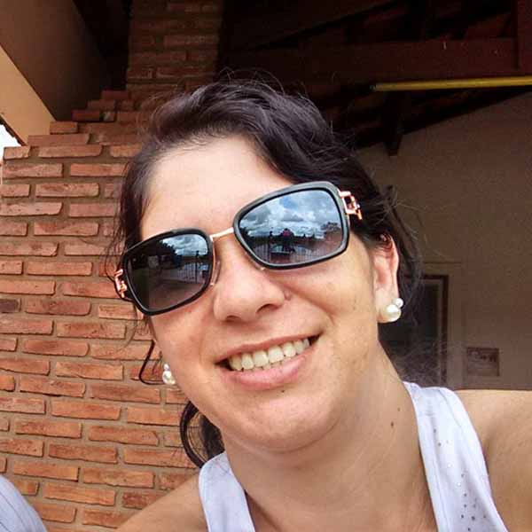 Edneia Dias faz aniversário hoje