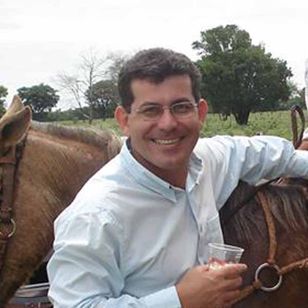 Gibinho Varrone recebe os parabéns