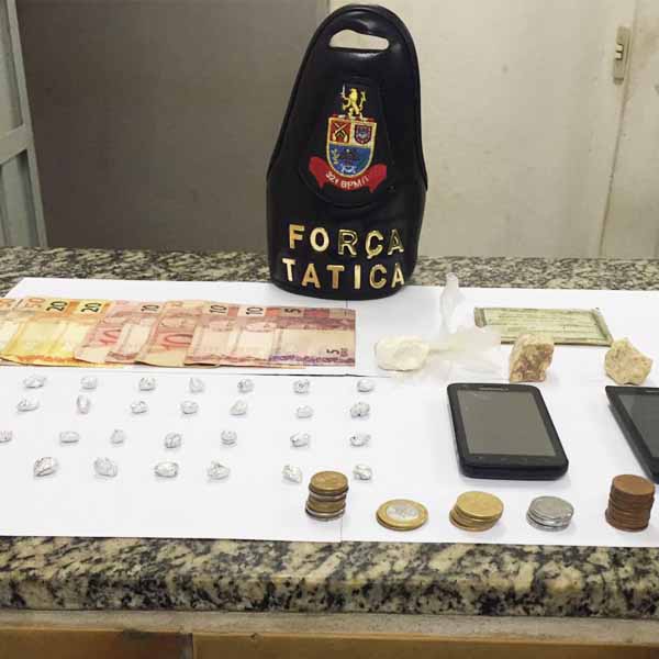 Homem é flagrado indo buscar drogas para vender em bar na Vila Nova