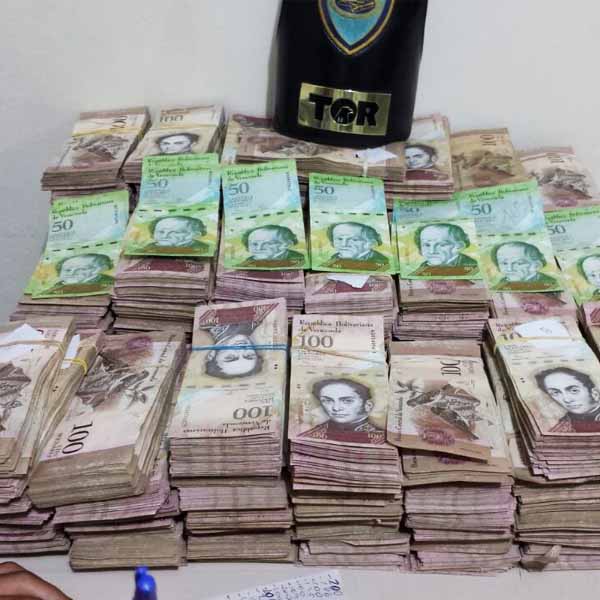 Polícia Rodoviária apreende dinheiro estrangeiro equivalente a R$ 600 mil