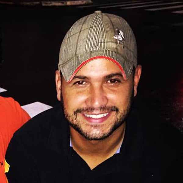 Diego Teixeira apaga velinhas