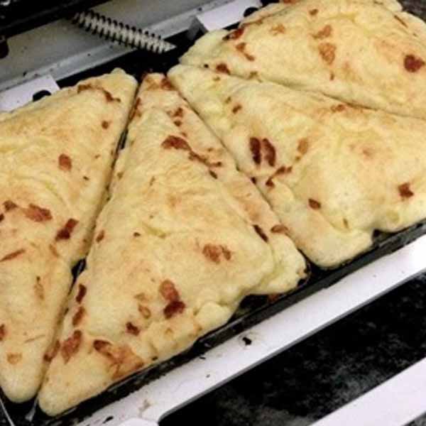 Pão de queijo de sanduicheira
