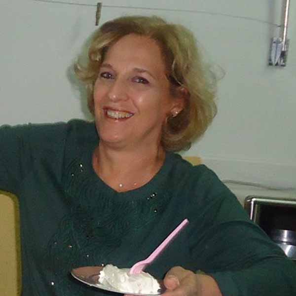 Arlete Chaves celebra a chegada de mais um ano de vida