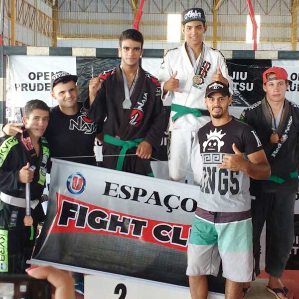 Projeto Social Fight Club leva arte marcial aos assistidos da Associação Casa Lar